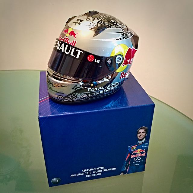 Casco Helmet Arai Vettel Gp Abu Dhabi WC F1 2010 Minichamps 1:8 381100105 Model. 