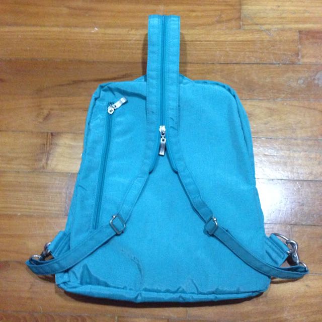 Baggallini excursion clearance sling
