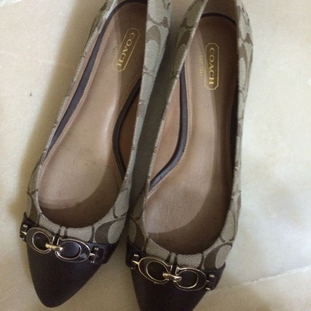 coach signature flats