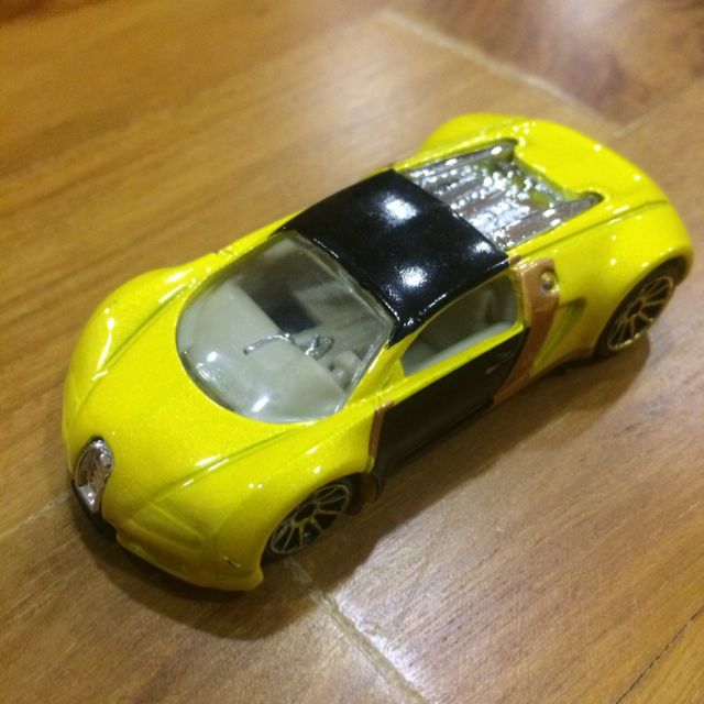 hot wheels bugatti veyron yellow
