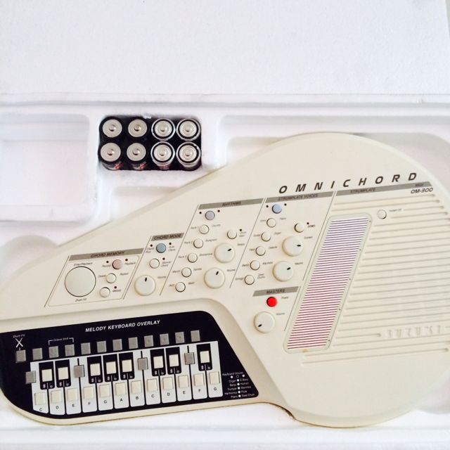 Suzuki Omnichord OM300, Hobbies & Toys, Music & Media, Musical