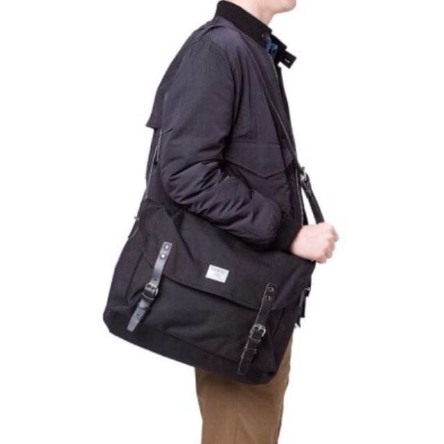 BNWT Sandqvist Erik Messenger Bag Black Men s Fashion Bags Sling Bags on Carousell