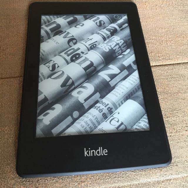 Amazon Kindle Paperwhite (1st Gen) Plus Cover, Computers & Tech, Parts