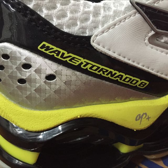 Mizuno wave clearance tornado 8