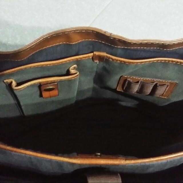Used Fossil Brand Tanned Leather Messenger Bag In Good Condition. Low Baller Will Be Ignored. Men s Fashion Bags Sling Bags on Carousell