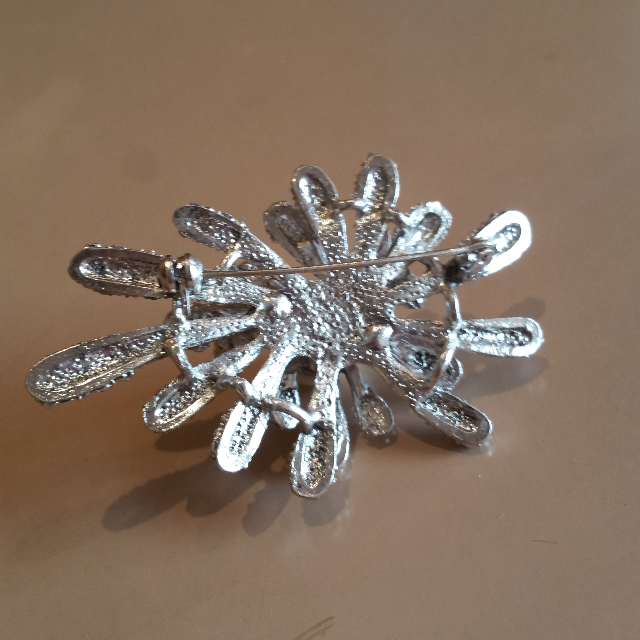 Brand New Diva Designer Silver Spike Flower And Pearl Brooch Women S Fashion On Carousell