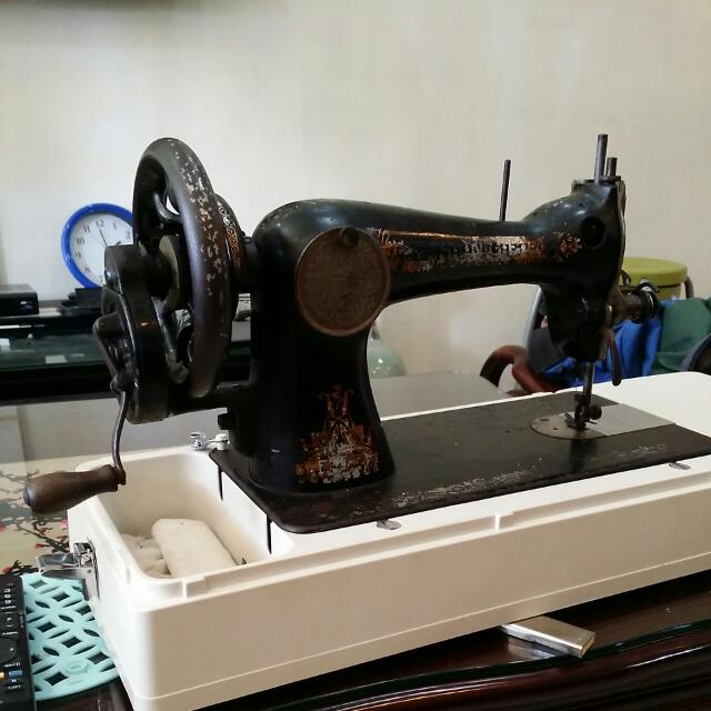 Very Old Singer Sewing Machine (Price Negotiable), Hobbies & Toys