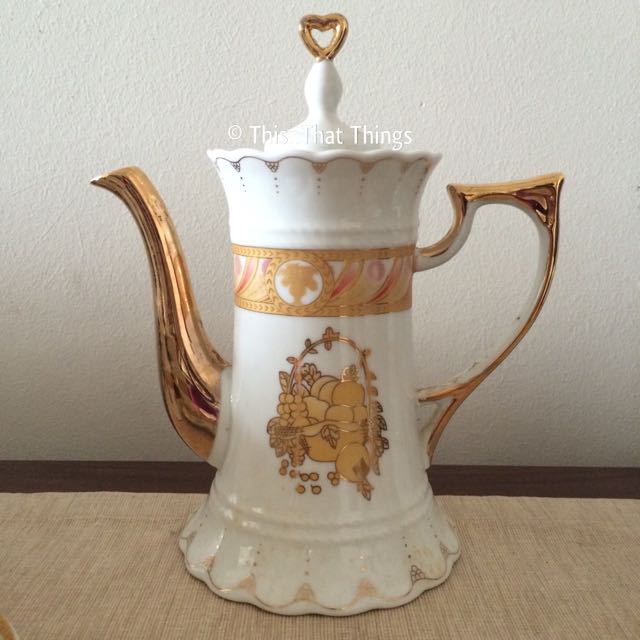 Royal Collection Vintage Tea Set, Hobbies & Toys, Memorabilia