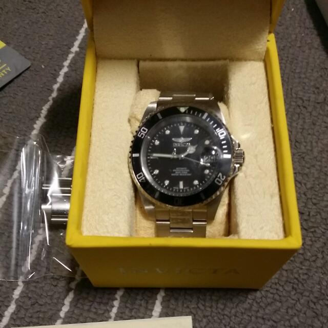 AUTHENTIC INVICTA 8932 Pro Diver Collection Stainless Steel BNIB Comes With Links To Adjust Never Used Before Selling Because Not Using Very Good And Mint Condition 120 Mobile Phones Gadgets Wearables