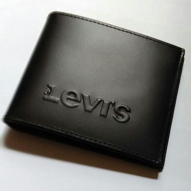 BN Original LEVI'S Leather Wallet - black, Men's Fashion, Watches &  Accessories, Wallets & Card Holders on Carousell