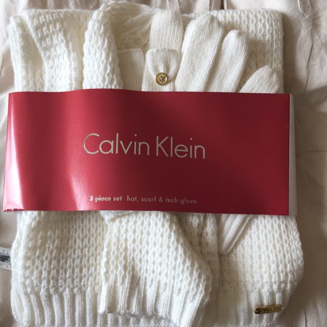 calvin klein 3 piece hat scarf and texting glove