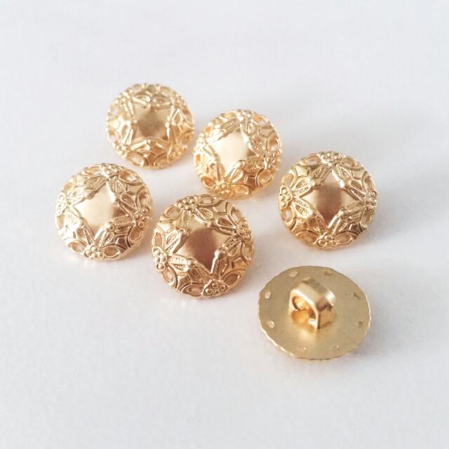 Plastic Gold Buttons, Hobbies & Toys, Stationery & Craft, Craft