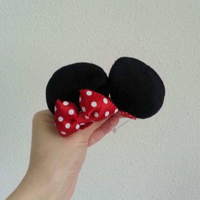 Authentic Brand New Disneyland Minnie Mouse Ears Hair Clips Babies Kids On Carousell Disney parks minnie ears christmas holiday light up bow barrette hair clip new!top rated cos belle minnie mouse ears mickey santa hat bow ariel disney park headbandtop rated seller. carousell