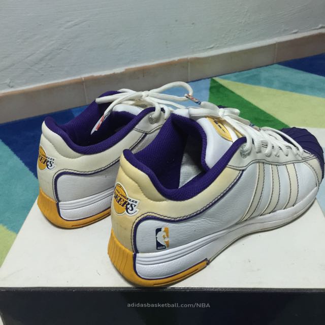 lakers basketball shoes