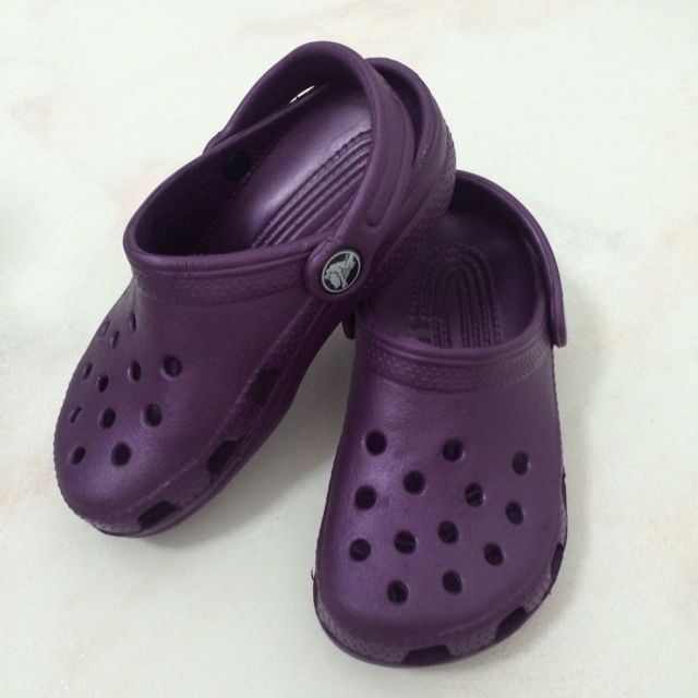 Girls purple crocs online