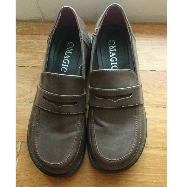 Brown Japanese school shoes, Hobbies & Toys, Memorabilia & Collectibles