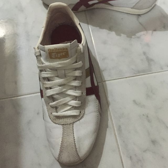 Price Reduced! Onitsuka Tiger Shoe (Authentic) (Category: Sneakers) located in Singapore. Submitted by jt88 (Listing ID 24012504, Image 2). Description: .