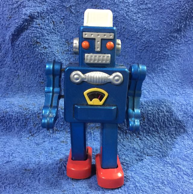 tall robot toy