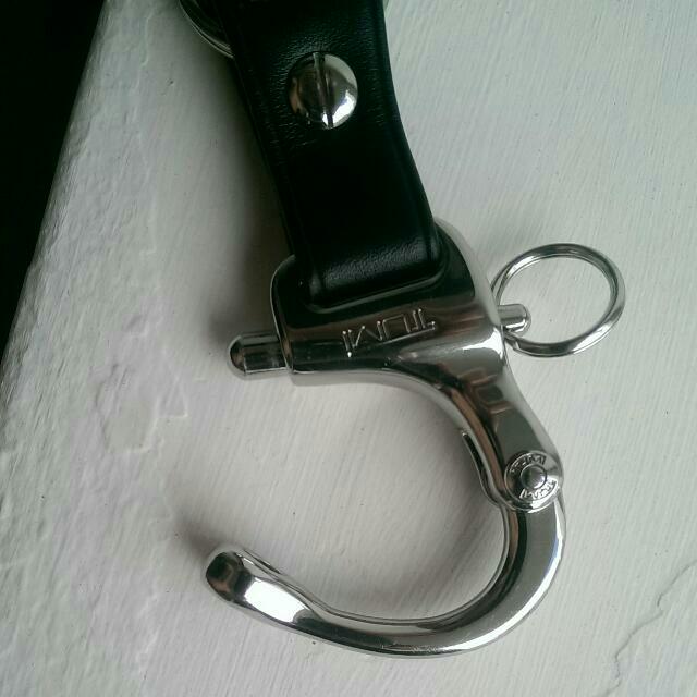 Tumi Shackle key fob, Men's Fashion, Bags, Belt bags, Clutches and