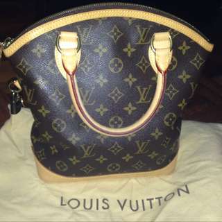 Louis Vuitton M93971 Addiction Lock It Vertical Bleu Marine Runway Bag,  Luxury, Bags & Wallets on Carousell