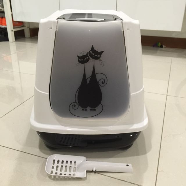 Moderna Black & White Enclosed Cat Litter Box, Pet Supplies, Homes