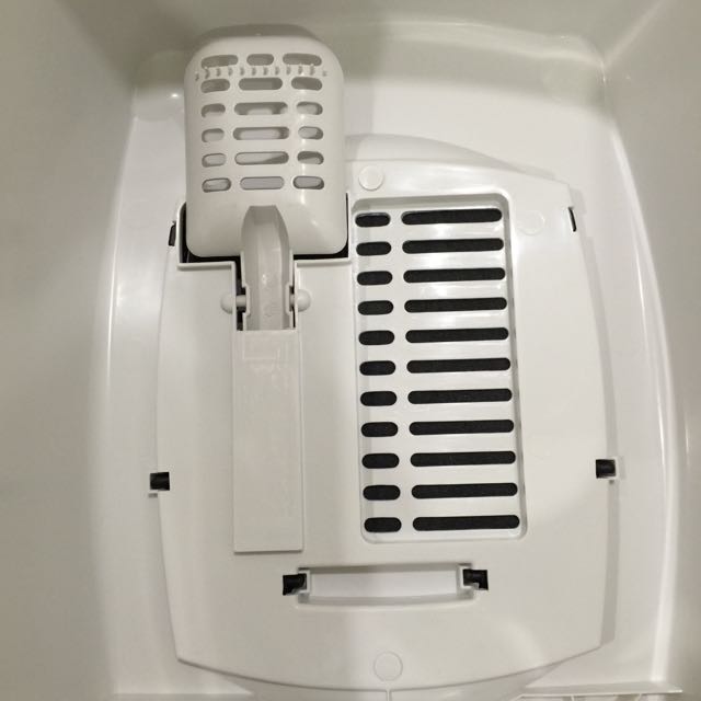 Moderna Black & White Enclosed Cat Litter Box, Pet Supplies, Homes