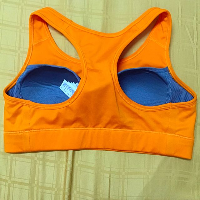 Set of Nike Pro sports bra and shorts (Orange) / S size, Men's Fashion,  Activewear on Carousell