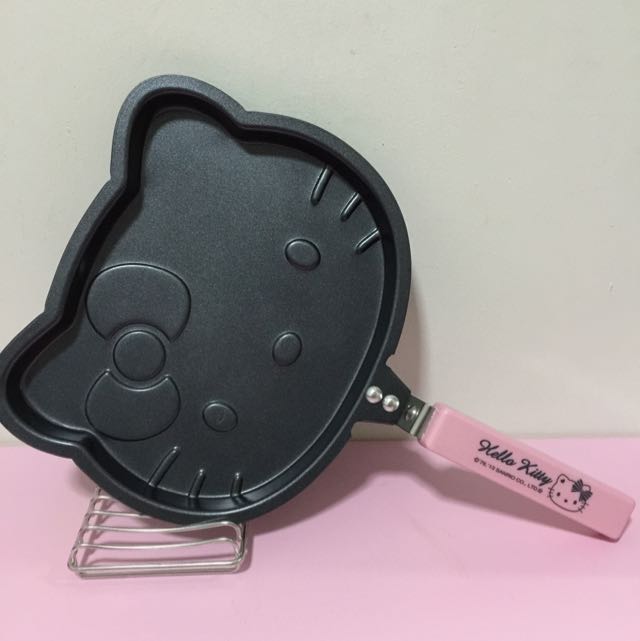 Hello Kitty Big Face Pancake Pan Tv Home Appliances Kitchen Appliances Other Kitchen Appliances On Carousell
