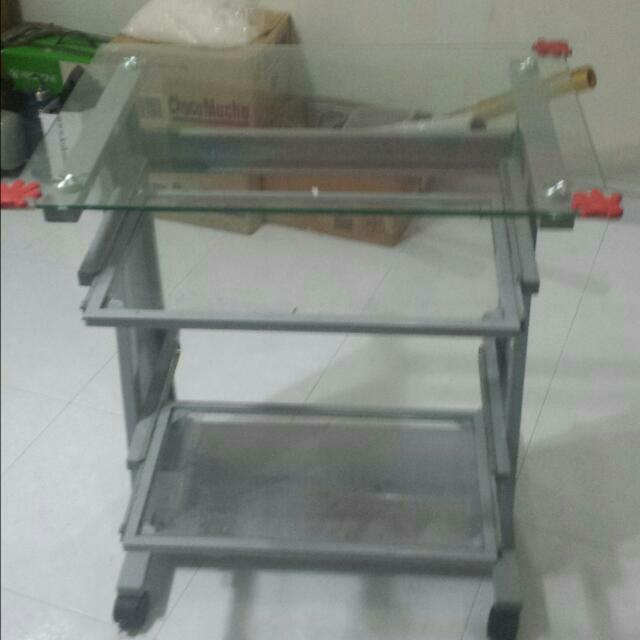 Pre-loved Computer Table (Category: Tables & Sets) located in Singapore. Submitted by rockastar (Listing ID 24592369, Image 1). Description: .