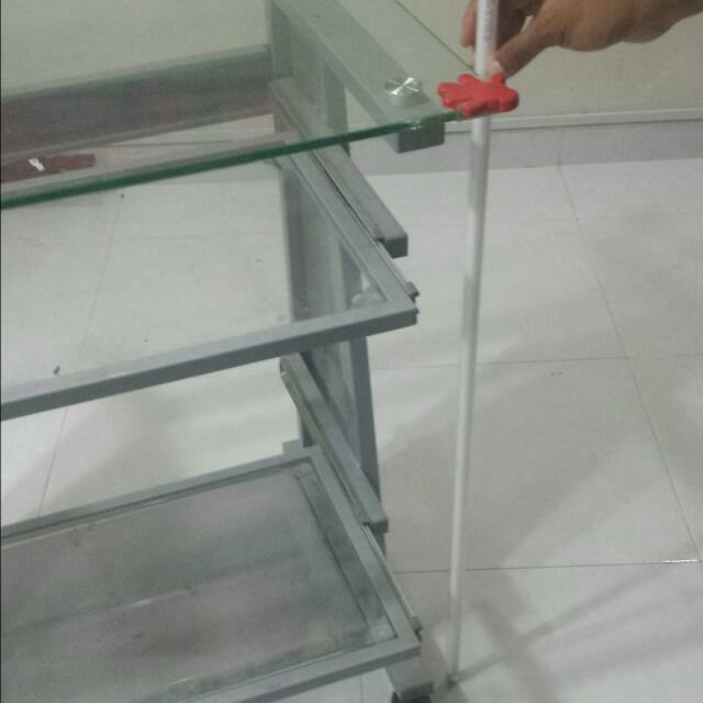 Pre-loved Computer Table (Category: Tables & Sets) located in Singapore. Submitted by rockastar (Listing ID 24592369, Image 3). Description: .