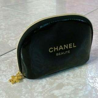 Chanel 黑亮漆皮化妝包