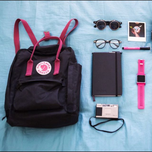 kanken classic black and ox red