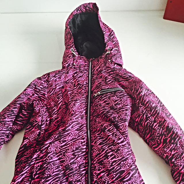 Betty rides top women's snowboarding jackets
