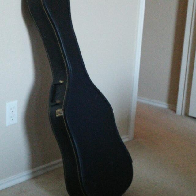 Yamaha Pacifica Electric Guitar w/case, Hobbies & Toys, Music & Media