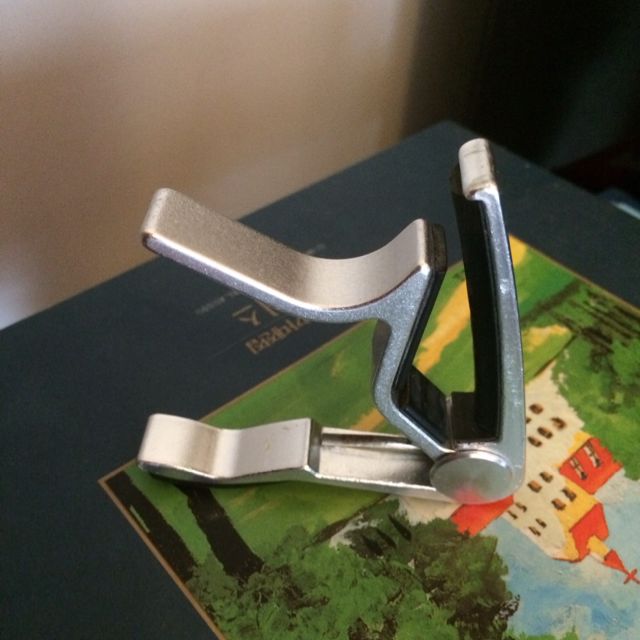 Capo (Category: Music Accessories) located in Singapore. Submitted by boldlou (Listing ID 25675125, Image 2). Description: .