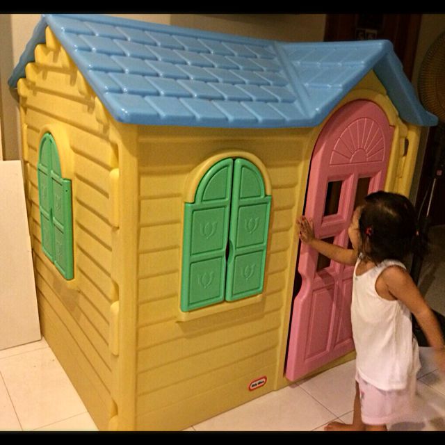 Little Tikes Country Cottage Playhouse With Sink Stove Phone