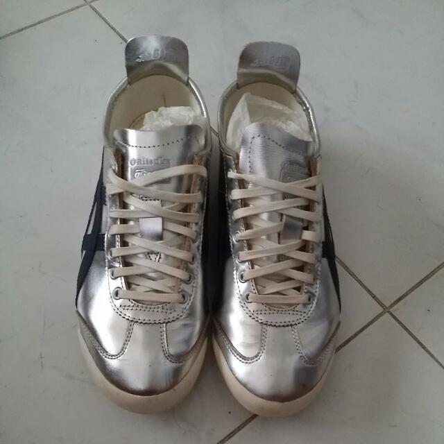 Onitsuka Tiger (Category: Sneakers) located in Singapore. Submitted by yappy-yappy (Listing ID 25643102, Image 2). Description: .