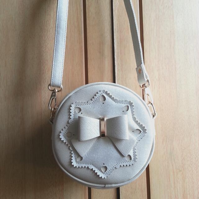 round shaped sling bags
