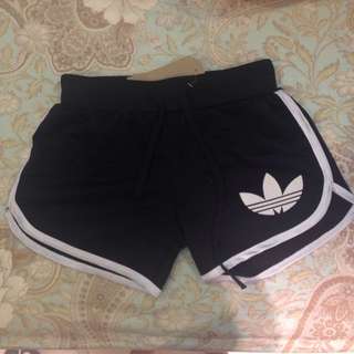 「同款」Adidas 三葉草短褲