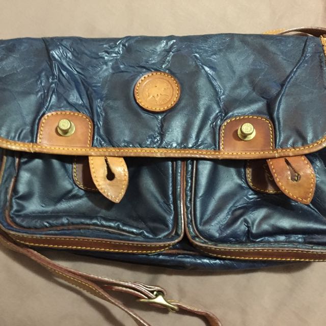 Vintage Hunting World Sling Bag, Luxury on Carousell