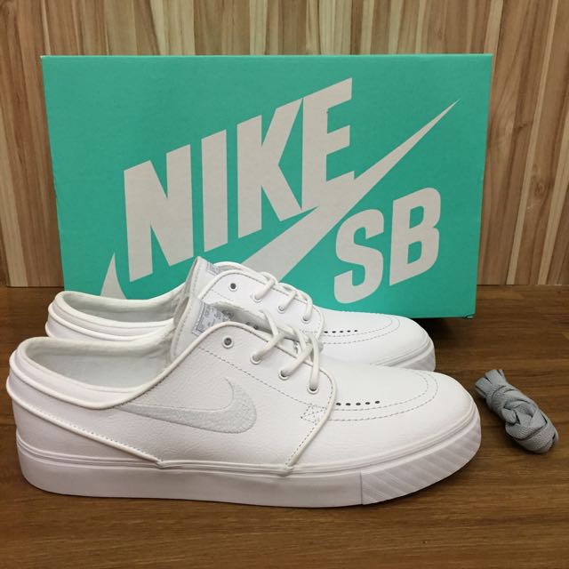 nike sb all white shoes