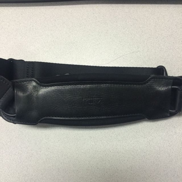 tumi articulating shoulder strap