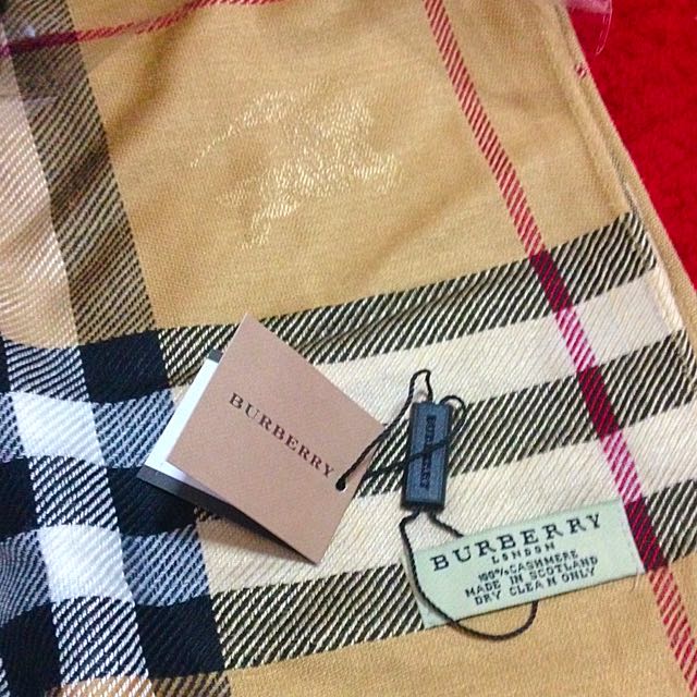 BURBERRY GRADE AAA, Women's Fashion, Bags & Wallets, Purses & Pouches on  Carousell