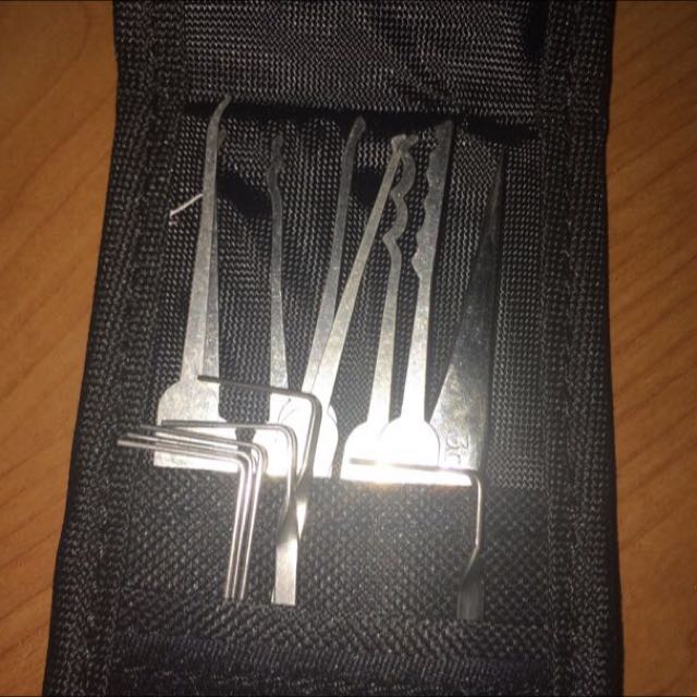 Sparrow Lock Picks Tuxedo Set, Sports Equipment, Exercise & Fitness