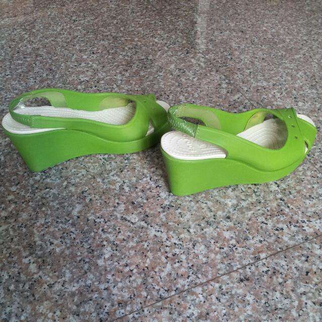 crocs platform wedges