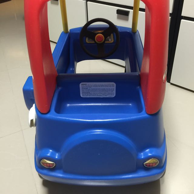 Little tikes car and petrol pump shop