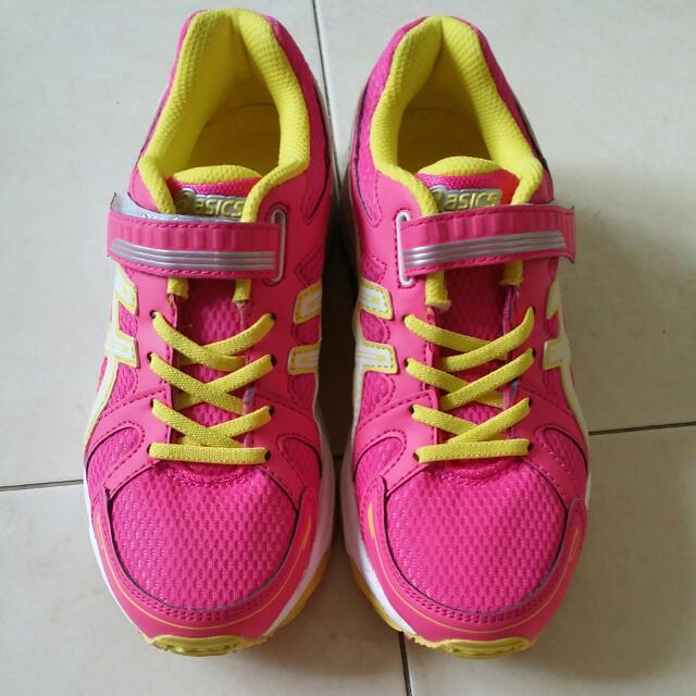 asics kids size 3