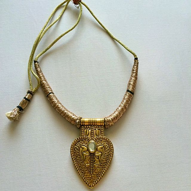 Gold thread necklace top