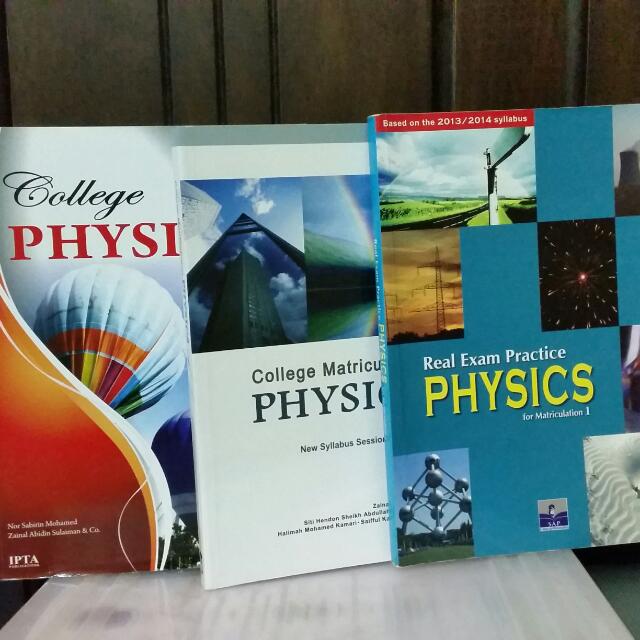 Matriculation reference book (Category: Textbooks) located in Bangi. Submitted by _daisymarket (Listing ID 26495512, Image 1). Description: .