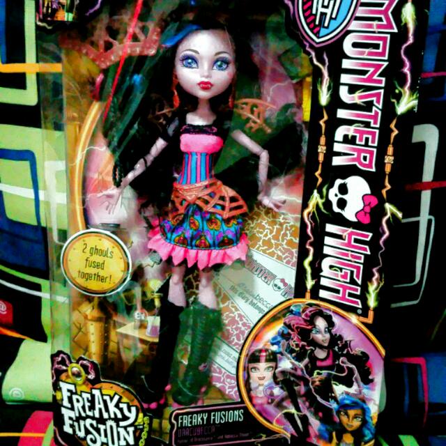 draculaura freaky fusion